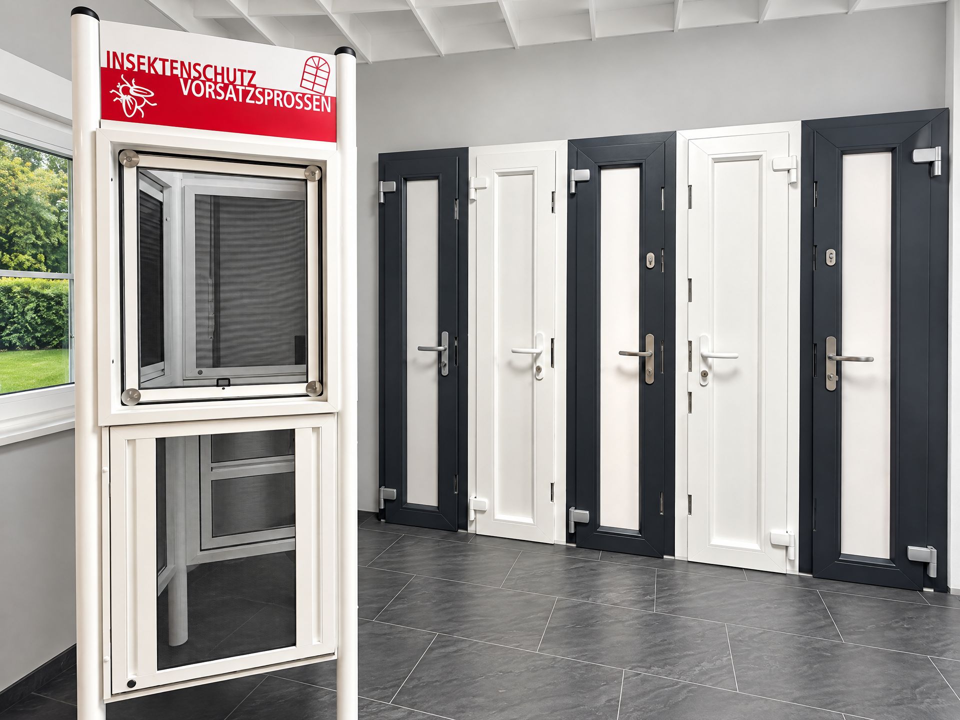 Haustüren sowie Insektenschutz und Vorsatzsprossen in der Ausstellung von Heidrich & Co.